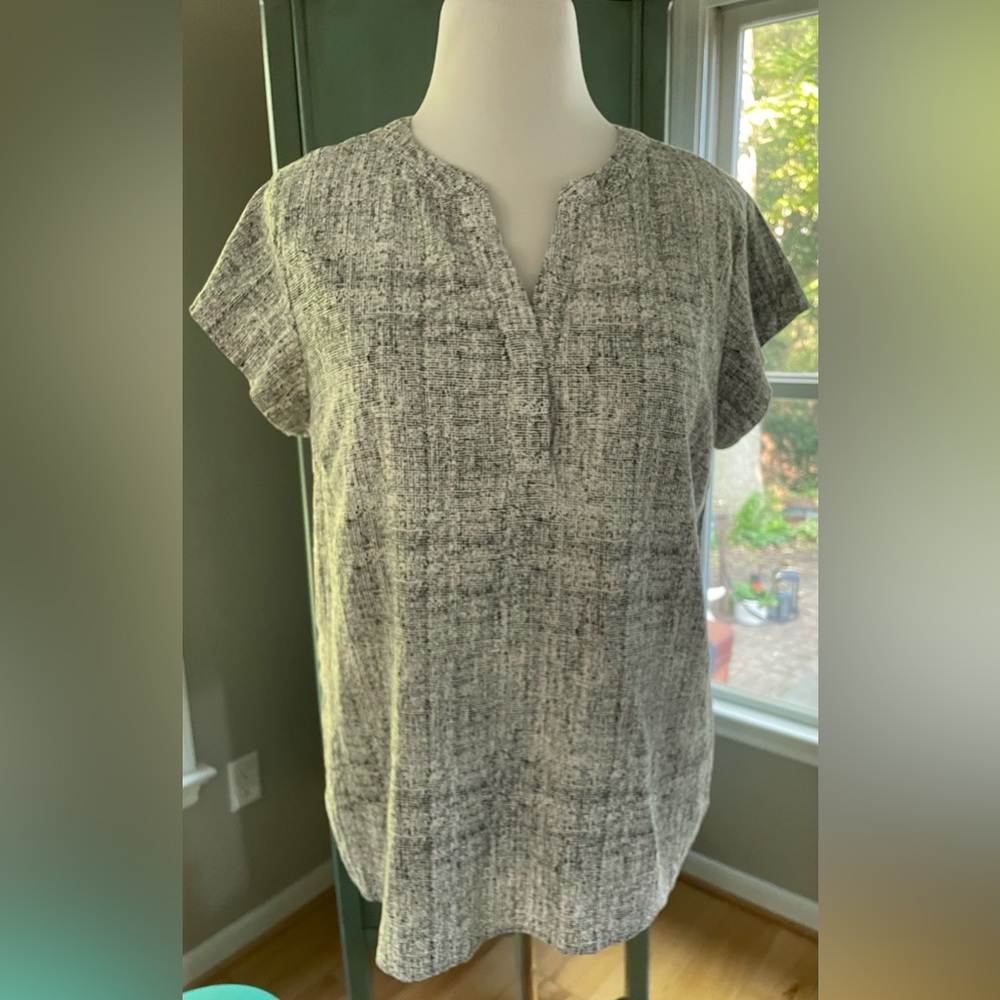 Lucy and Laurel gray to black top. Size 1X.  Very flattering.